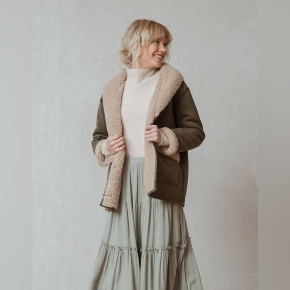 Indi & Cold Short Shearling Coat in Khaki - Picture 6 of 14